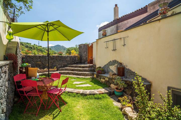 Dom dla 5 osób, z Balkon i Ogród w Prowincja Katania