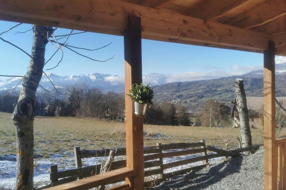 New 4P ski in ski out chalet St Léger les Mélèzes in Saint-Léger-les-Mélèzes, Écrins National Park