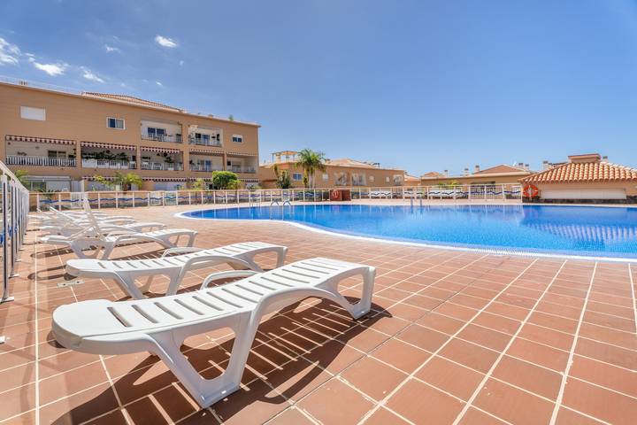 Ferienhaus 'Chasna Sunset' mit Gemeinschaftspool, privater Terrasse und WLAN in Adeje, Teneriffa Süd