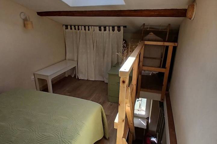 Location de vacances pour 8 personnes, avec terrasse et jardin à Roche-Saint-Secret-Béconne - 3
