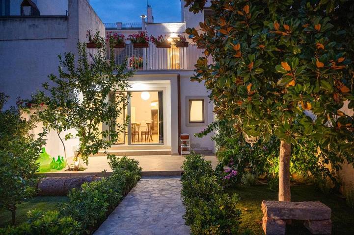Casa de huéspuedes para 2 personas, con balcón y jardín - 1