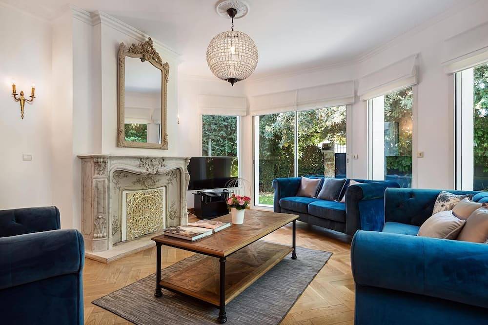 10 Bedrooms & 5 Bathrooms - 5* Villa Stella - Versailles Castle walking distance in Le Chesnay, Yvelines
