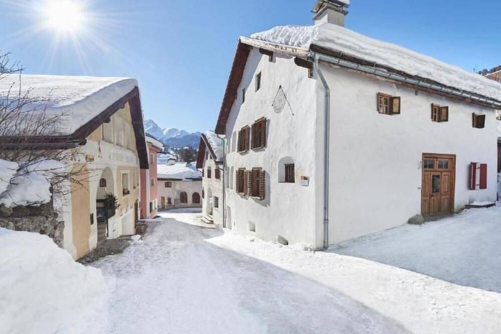 Chasa Engadina unten in Scuol, Unterengadin