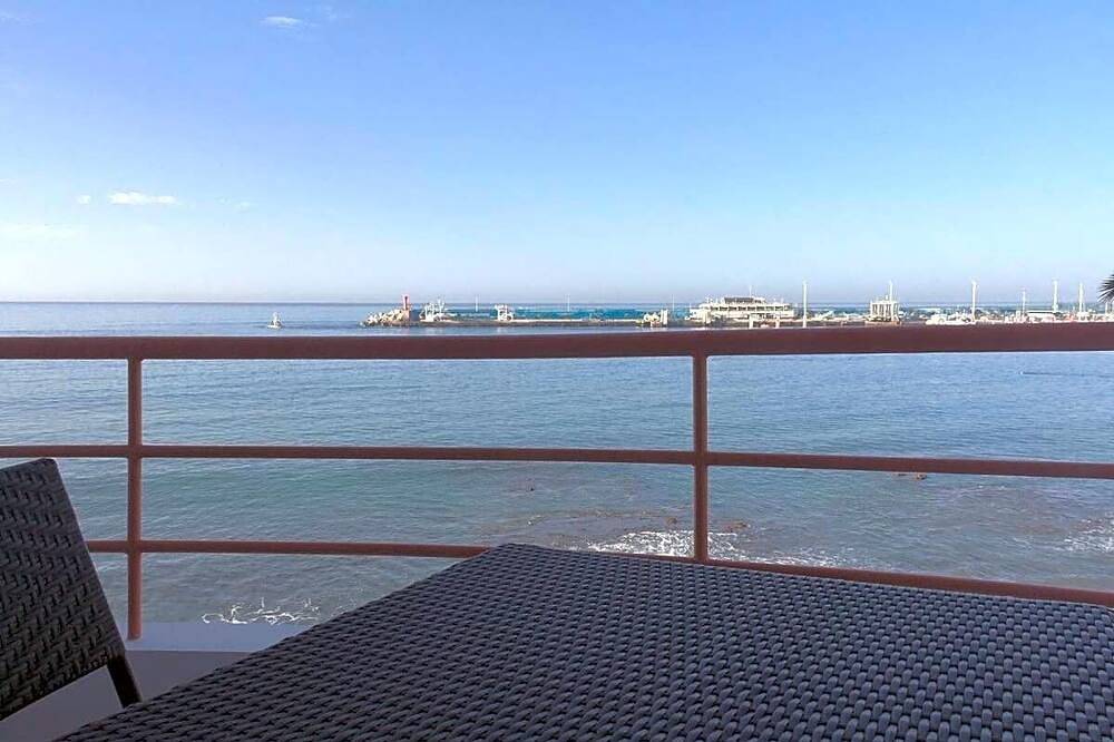 Entire apartment, Maritime Walk Los Cristianos. Over the sea. in Los Cristianos, Arona