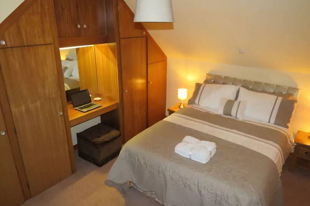 Adorable Spacious Sandstone Cottage in Dumfries, Dumfries and Galloway