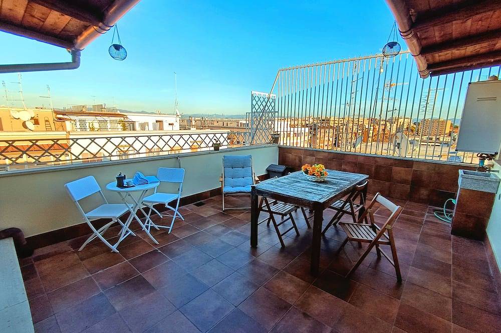 Appartamento intero, [10 minuti dal centro] Attico Luxe Luminoso con Vista Panoramica di fianco Metro in Roma, Provincia di Roma