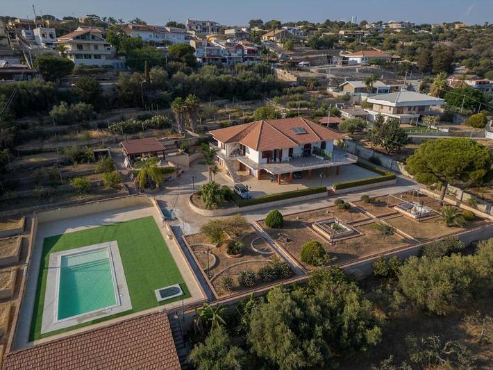 Villa für 4 Personen, mit Terrasse und Garten sowie Pool in Ragusa