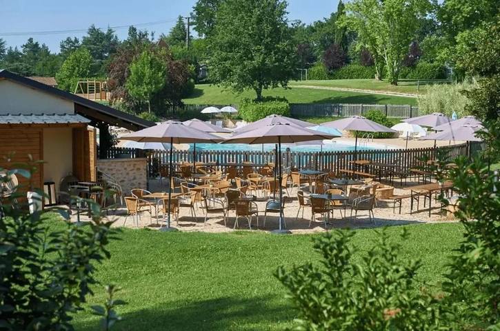 Camping pour 5 personnes, avec piscine et bassin pour enfant, animaux acceptés