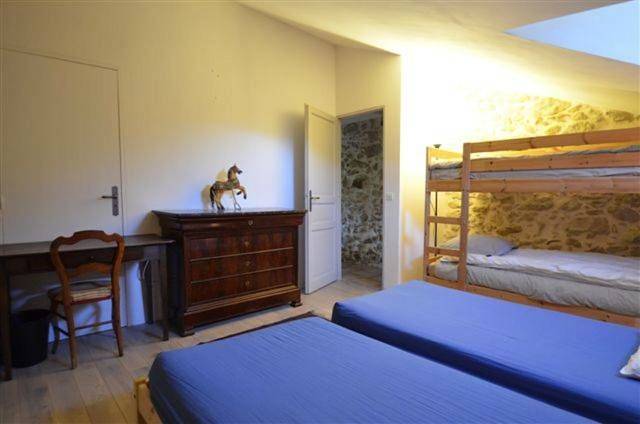 Location de vacances pour 2 personnes, avec bassin pour enfant et piscine ainsi que vue et jardin, animaux acceptés à Riguepeu - 4