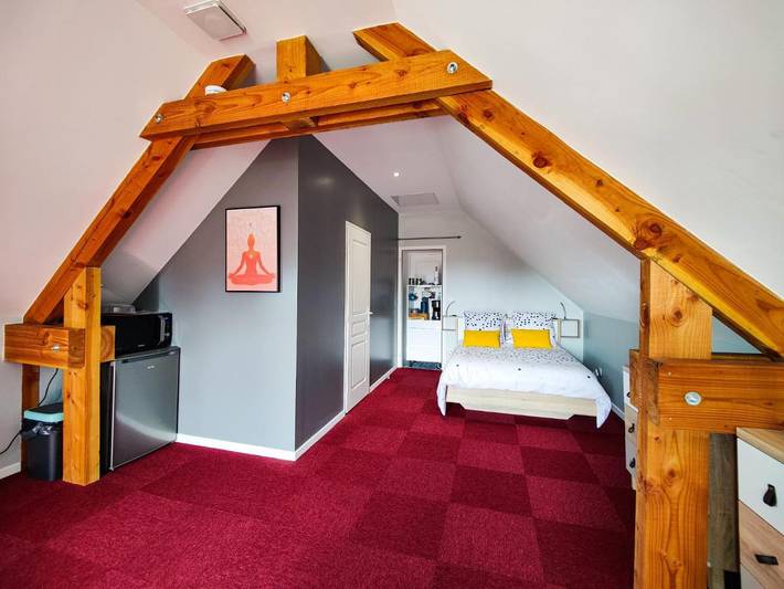 Chambre d’hôte pour 3 personnes, avec Terrasse et Jardin ainsi que Piscine et Vue