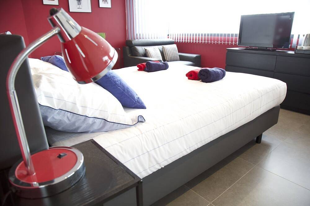Chambre, sdd - wc, 24 m2, Accès Indépendant D'une Maison sur un Golf / Pkg Fermé in Mérignies, Lille en omgeving