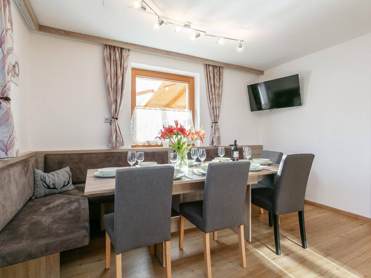 Ganze Wohnung, Liebevoll eingerichtetes Apartment mit Grill in Tuxer Alpen, Zellberg