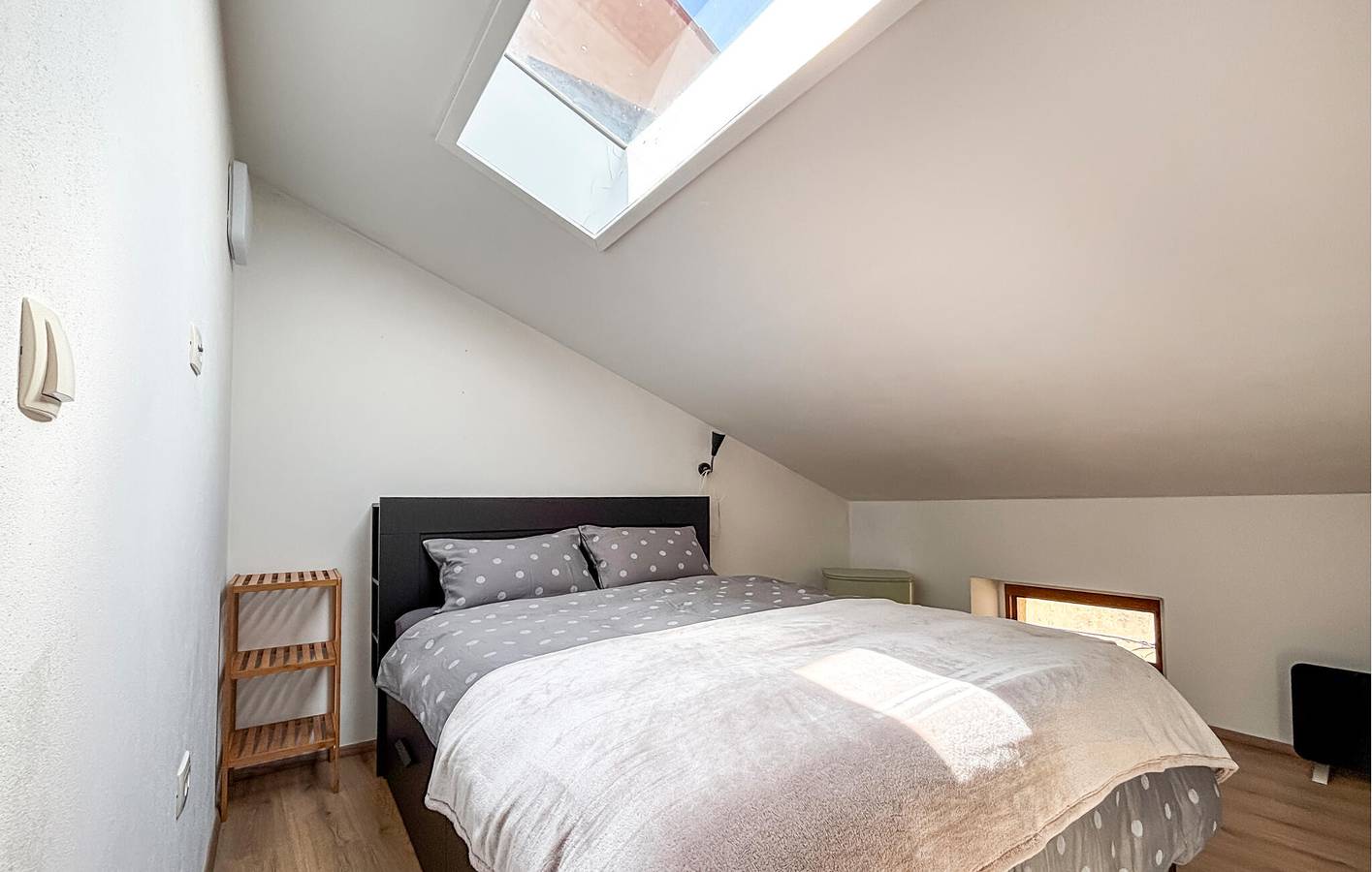 Modernes Apartment mit 2 Schlafzimmern, WLAN und Klimaanlage, 800 m vom Stadtzentrum entfernt in Labin Stadt, Labin
