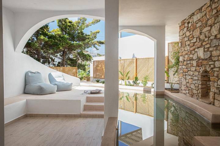 Hôtel pour 2 personnes, avec piscine ainsi que vue et balcon dans Píso Livádi - 4