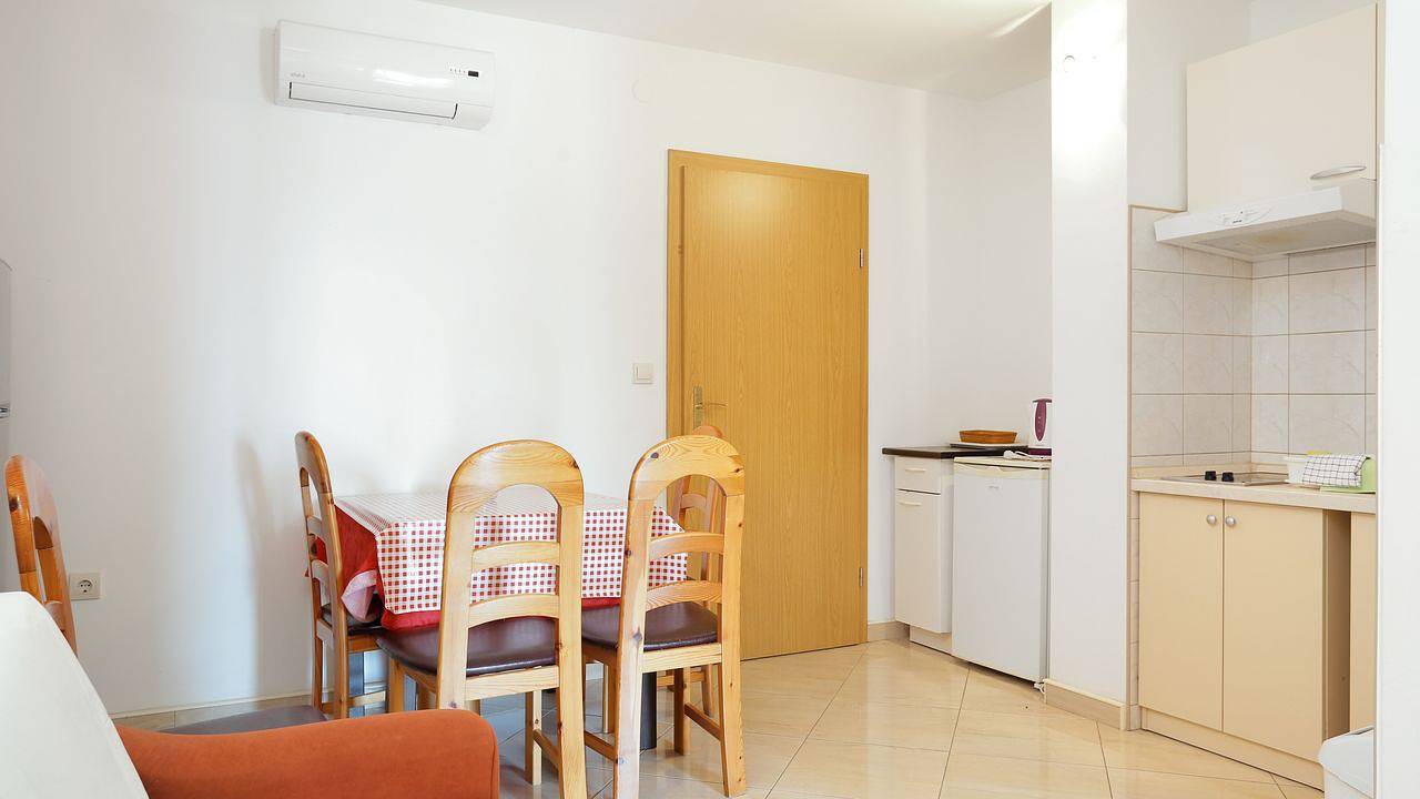 Ganze Ferienwohnung, Ferienwohnung für 6 Personen (45 m²) in Rat in Zivogosce, Makarska Riviera