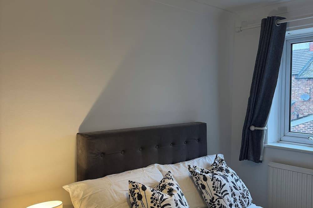 Kick back and Relax in this calm-styled space in St Helens, Nordwestengland