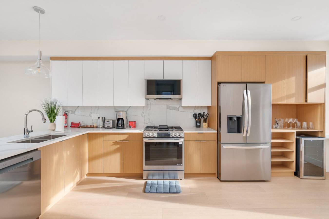 Newly Built 3Br Townhome | Rooftop Patio & Garage in Distrito de Langley (Columbia Británica), Columbia Británica