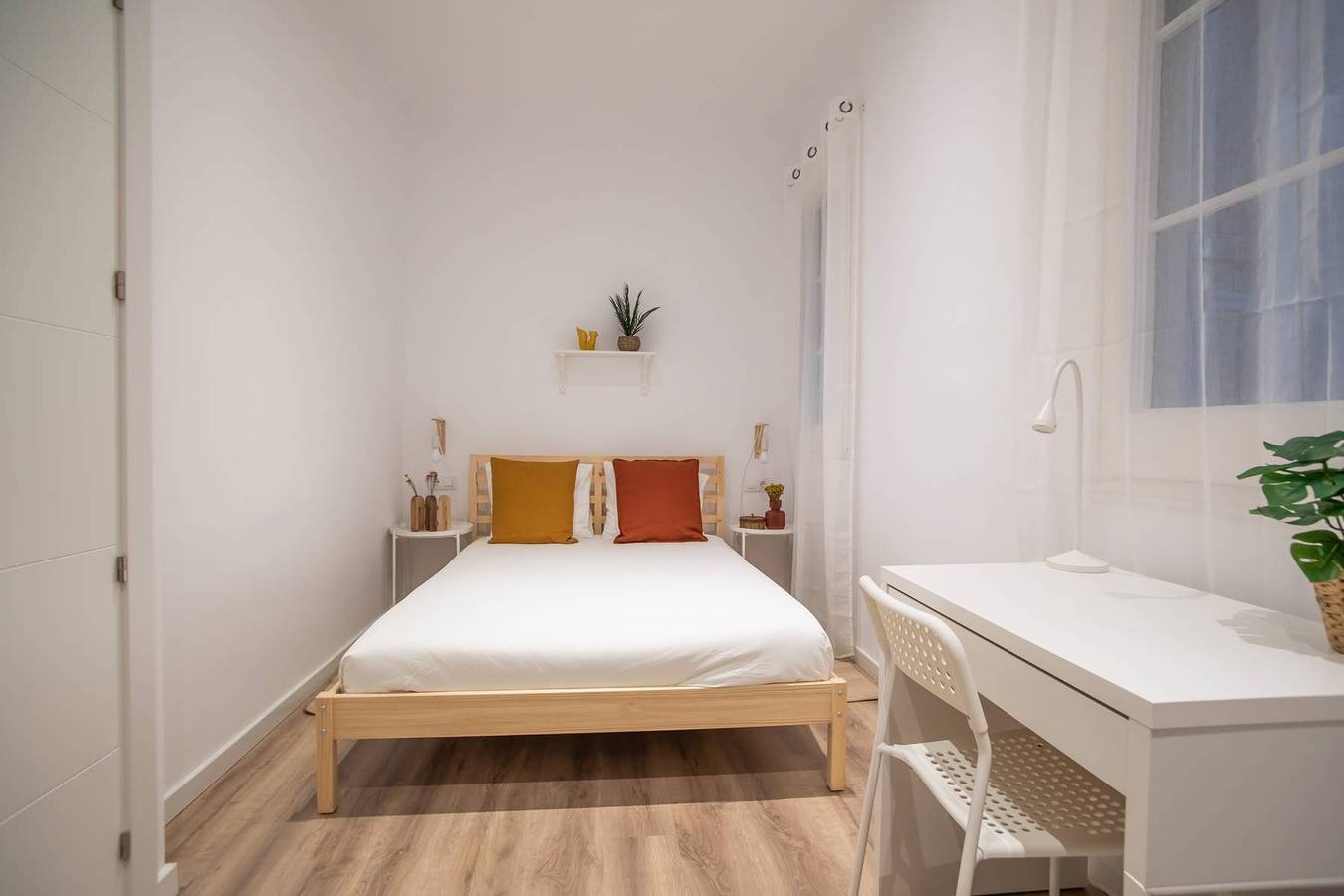 Apartamento entero, 12par1003- Luminoso piso en Paralelo in Centro Barcelona, Barcelona