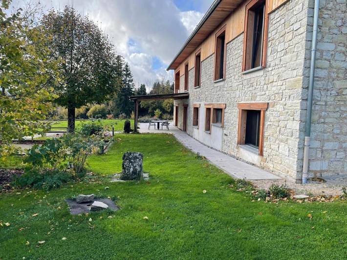 Gîte pour 6 personnes, avec terrasse et vue, animaux acceptés dans Longemaison - 3