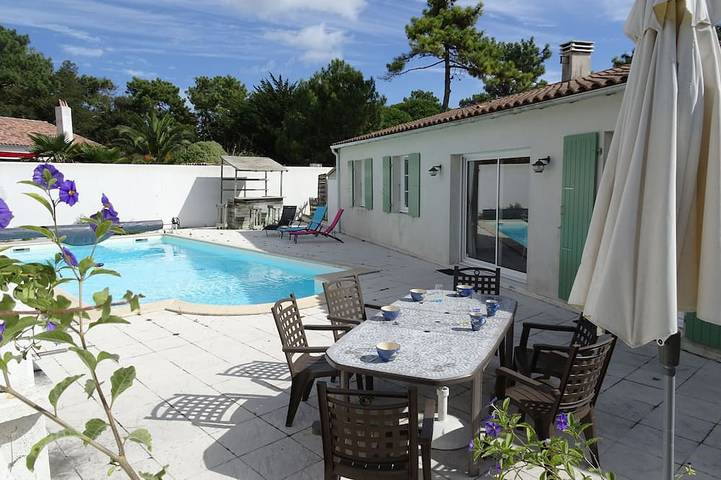 Location de vacances pour 10 personnes, avec terrasse et jardin dans Plage des Grenettes