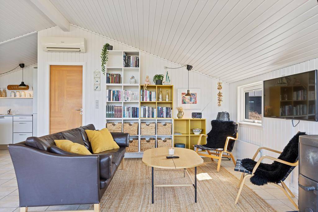 Renoviertes, strandnahes Sommerhaus für 8 Personen mit Sauna in Bjerregård, Holmsland Klit