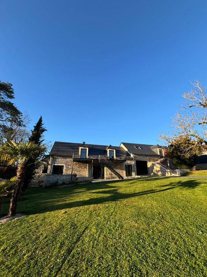 Location de vacances pour 2 personnes, avec piscine et terrasse ainsi que jardin et vue à Cuzance - 4