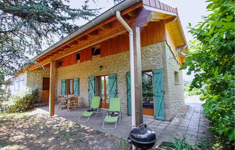 Gîte pour 3 personnes, avec jacuzzi ainsi que jardin et piscine à Saint-Martin-d'Août