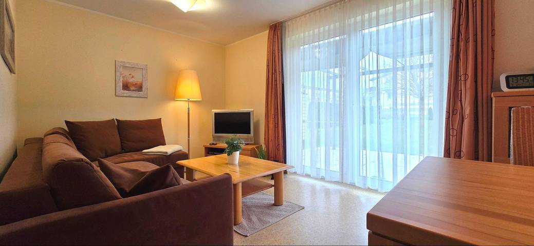 Ferienwohnung für 3 Personen, mit Terrasse und Garten in Gelbensande