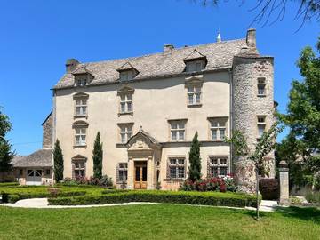 Maison d’hôte pour 18 personnes, avec piscine et jardin à Balsac