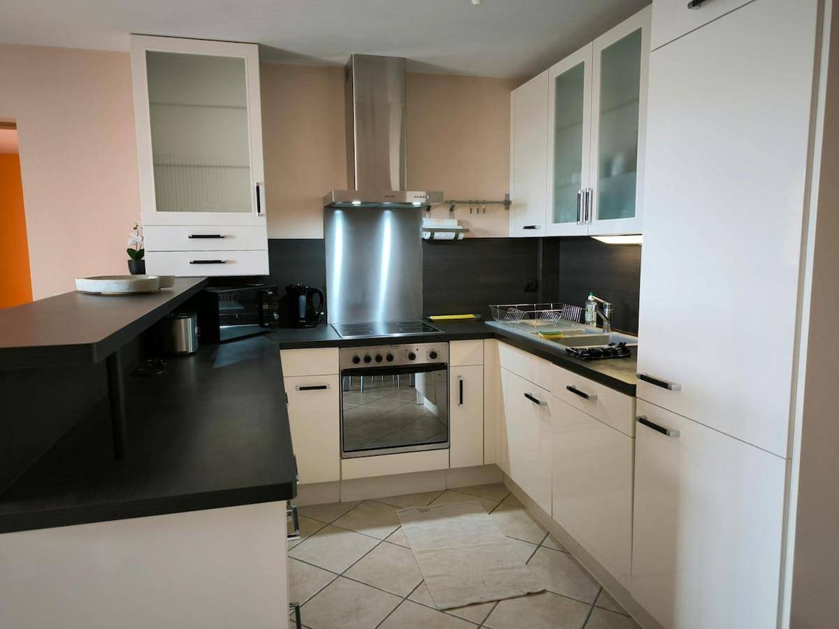 Appartement entier, One-Bedroom Apartment in Saint-Vallier-de-Thiey, Région de Cannes