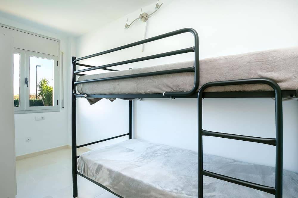 Geheel appartement, Luxury Apartment with Private Pool & Garden in Figueres in Figueres, Upper Empordà
