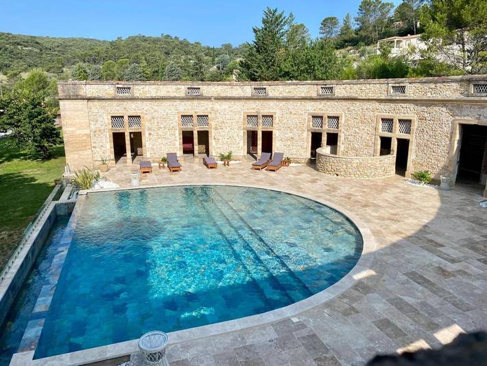 Maison d’hôte pour 3 personnes, avec piscine ainsi que jardin et jacuzzi à Saint-Ambroix
