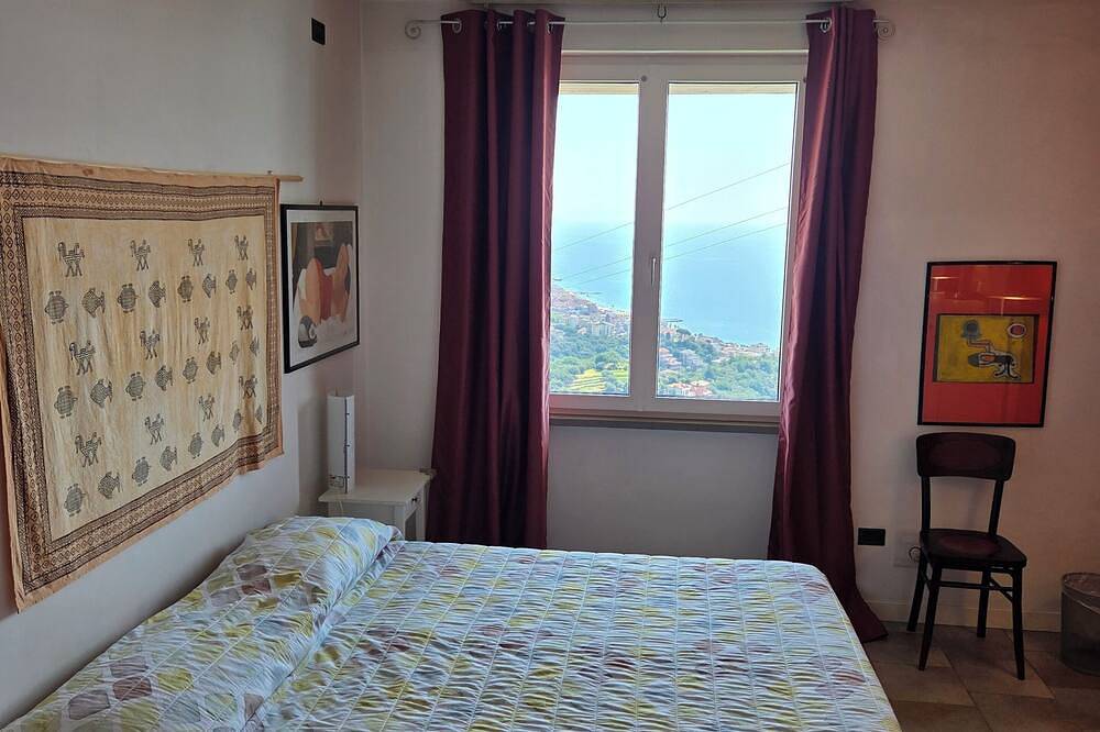Spacious Villa in Varazze with Pool and Jacuzzi Panoramic View in Varazze (Stadt), Varazze