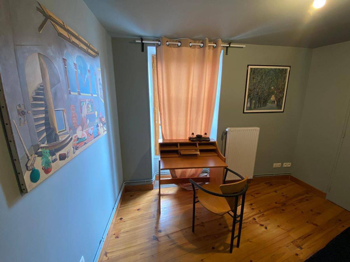 Double Room with Private Bathroom in Orcet, Région de Clermont-Ferrand