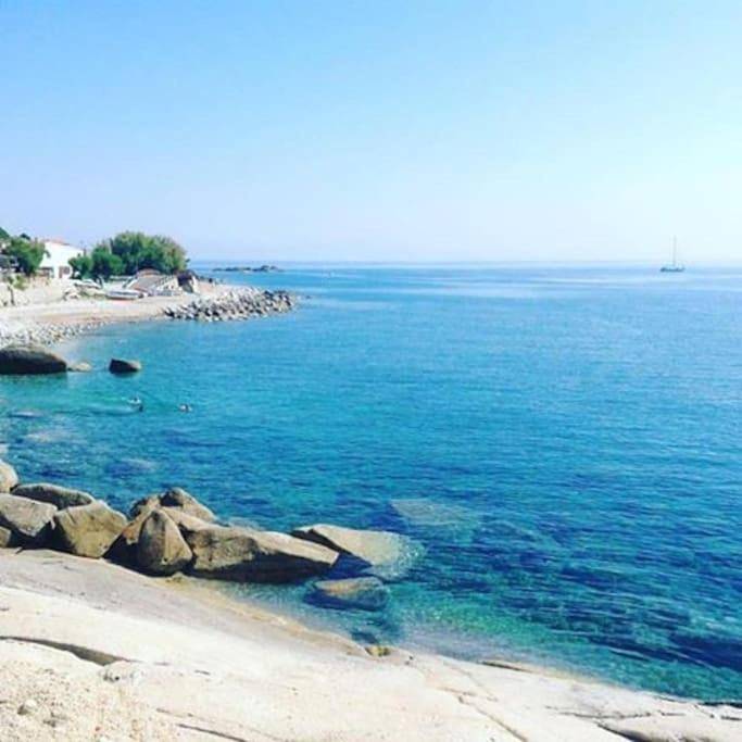 Casa vacanza per 6 persone, con giardino e panorama, con animali domestici a Pomonte