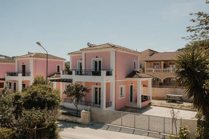 Villa for 7 people, with Balcony and Terrace as well as Garden and Pool in Sidari