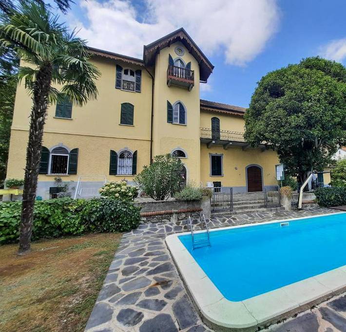 Appartamento intero, Appartamento vacanze per 4 persone con piscina in Lesa, Lago Maggiore (Piemonte)