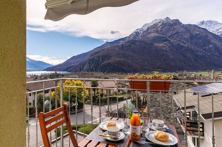 Ferienwohnung für 5 Personen, mit Balkon und Garten in Novate Mezzola