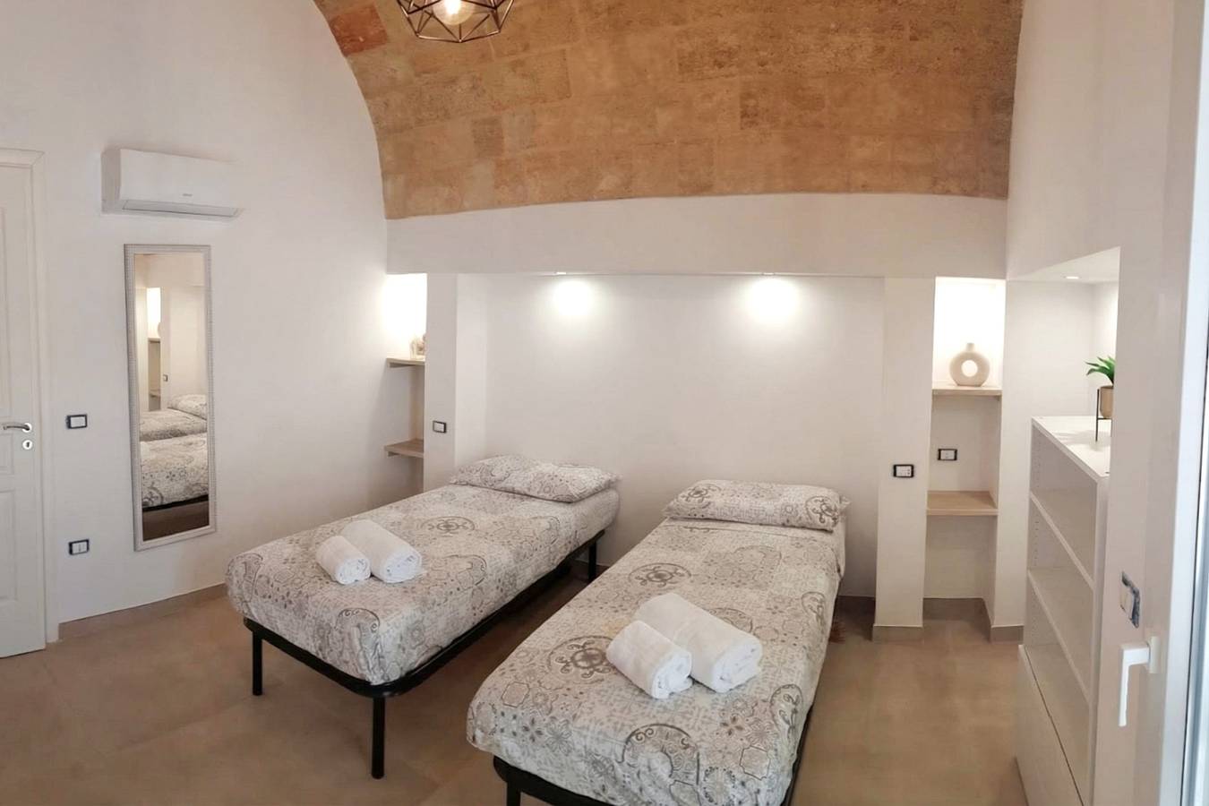Villa Pescoluse with Pool and Sea View in Salve, Golfo di Taranto