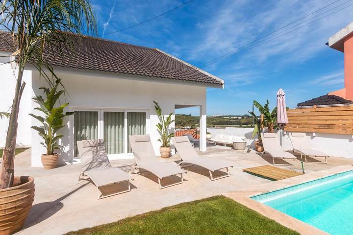 Casa de férias para 10 pessoas, com Jacuzzi e Terraço e ainda Jardim and Piscina em Queluz