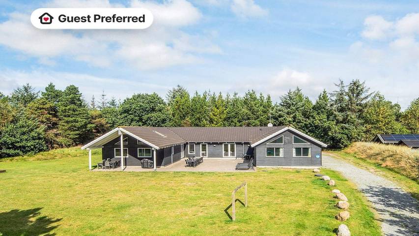 Ferienhaus für 24 Personen, mit Terrasse und Pool sowie Whirlpool und Sauna, mit Haustier in Blavand