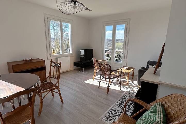 Location de vacances pour 4 personnes, avec jardin à Javerlhac-et-la-Chapelle-Saint-Robert