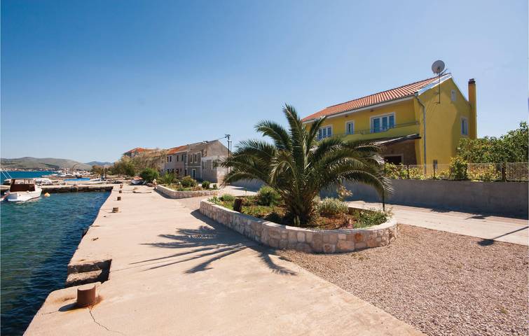 Ferienwohnung für 4 Personen, mit Terrasse in Krapanj