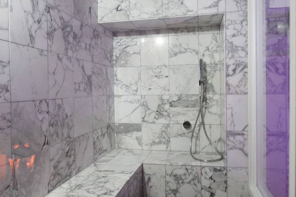 Apartamento entero, The Pinte Rooms: Tellus Apartment, uso de piscina, terraza con vista in Sermoneta, Provincia de Latina