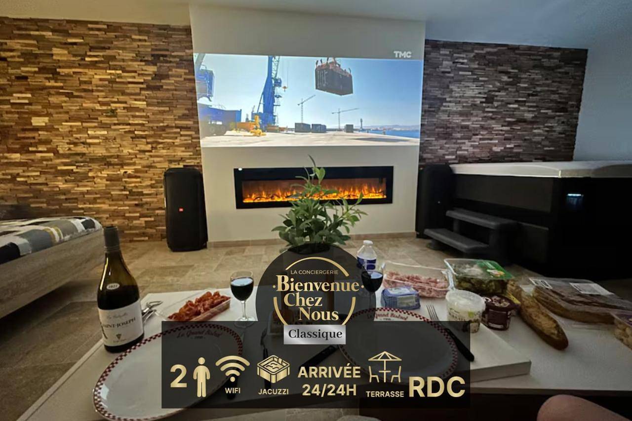 Appartement entier, Unique Chambre 3 spa Centre Équestre & Snack in Vic-le-Comte, Parc Naturel Régional Livradois-Forez