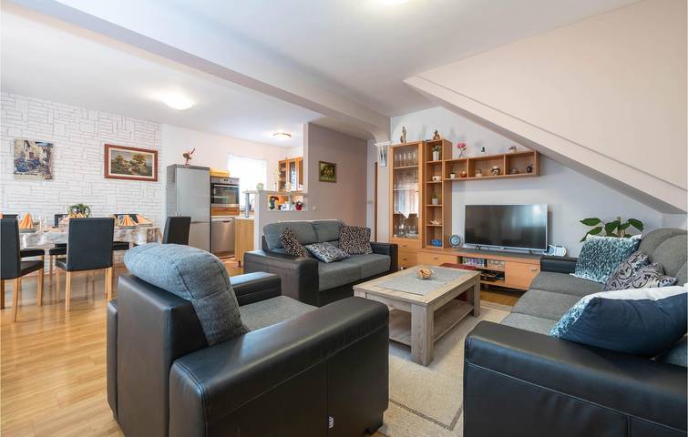 Location de vacances pour 8 personnes, avec terrasse à Loborika - 2