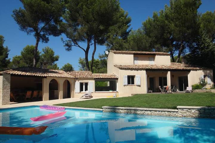 Ferienhaus für 6 Personen, mit Whirlpool und Terrasse sowie Garten und Pool