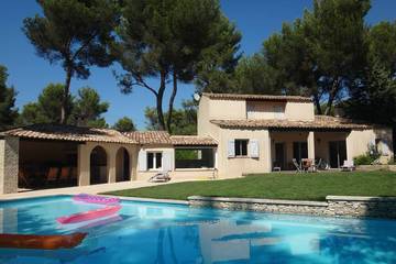 Villa pour 6 personnes, avec piscine ainsi que jardin et jacuzzi à Bouc-Bel-Air