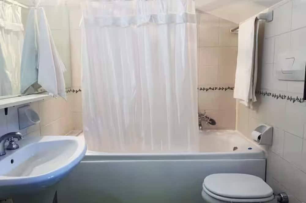 Mini suite Torre in un casale storico\na due passi dalle spiaggia del lago in Anguillara Sabazia, Lago di Bracciano