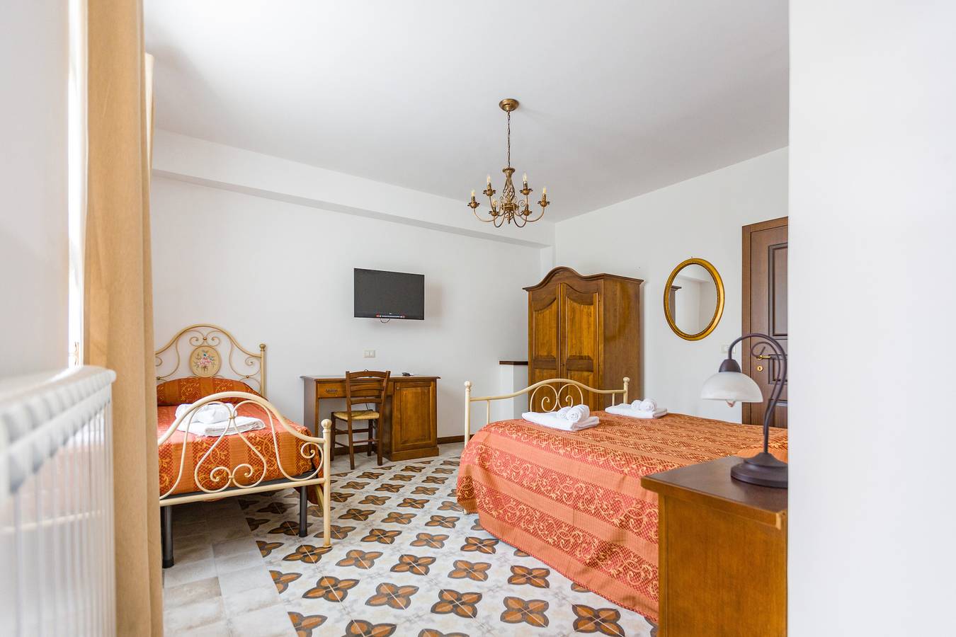 Camera 'Arcaloro Resort Rooms Volpe' con vista mare, Wi-Fi e aria condizionata in Sant'Angelo di Brolo, Provincia di Messina